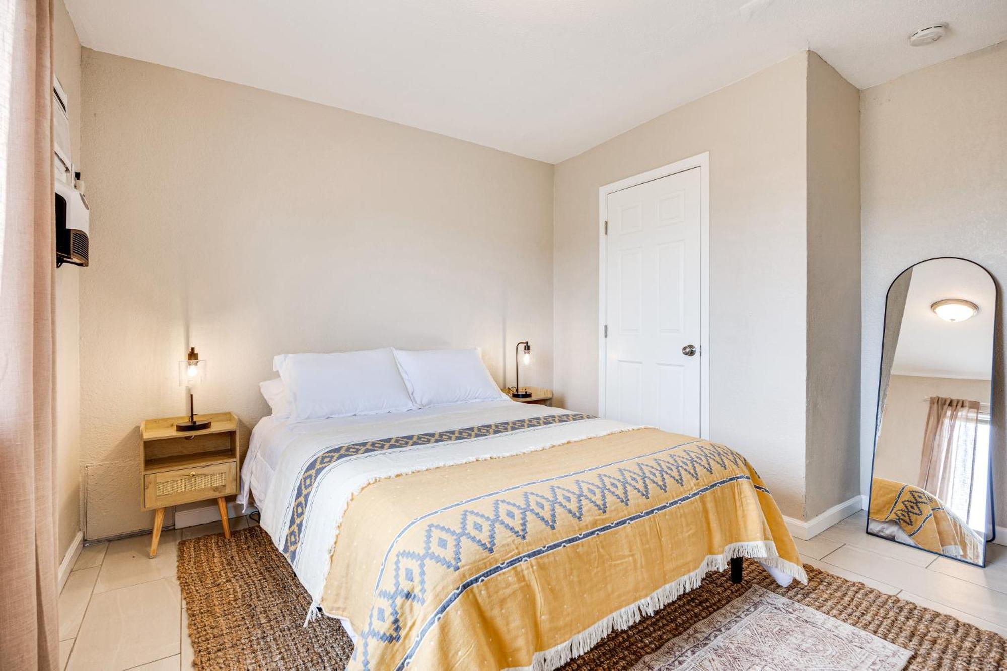 Convenient Joshua Tree Apartment - Walk To Town! Exteriör bild